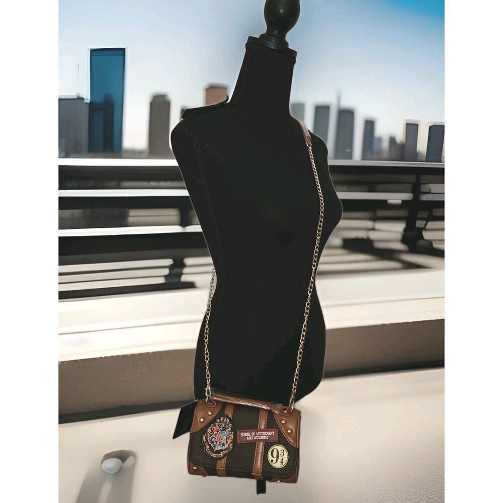 NWT! Harry Potter Hogwarts Wallet Hybrid Handbag Crossbody Chain Strap 7.25x4.5